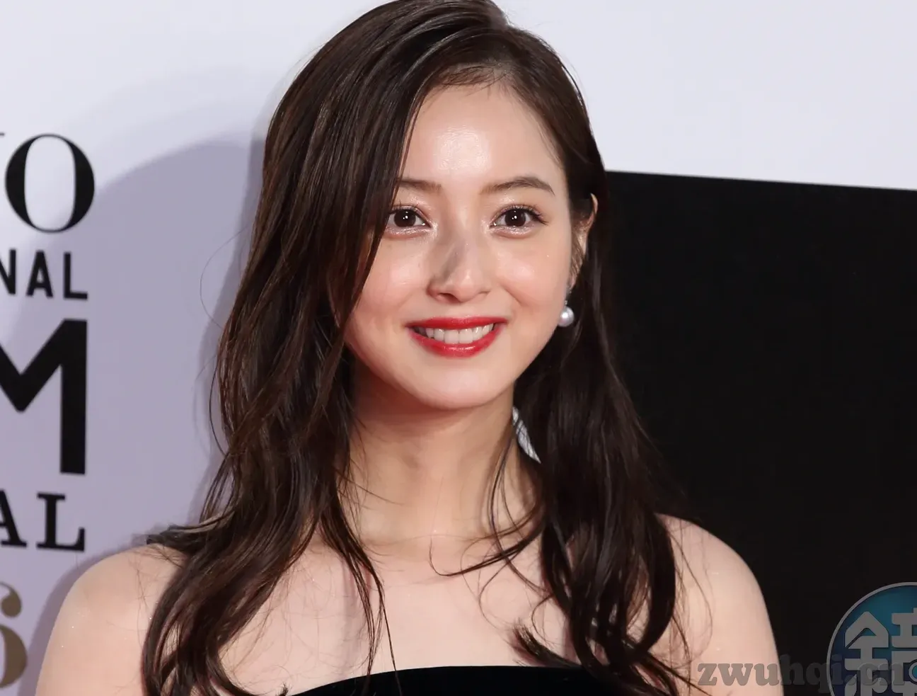 麻豆传媒视频网站在线-探寻成人世界的隐秘角落 —— 麻豆传媒视频网站在线